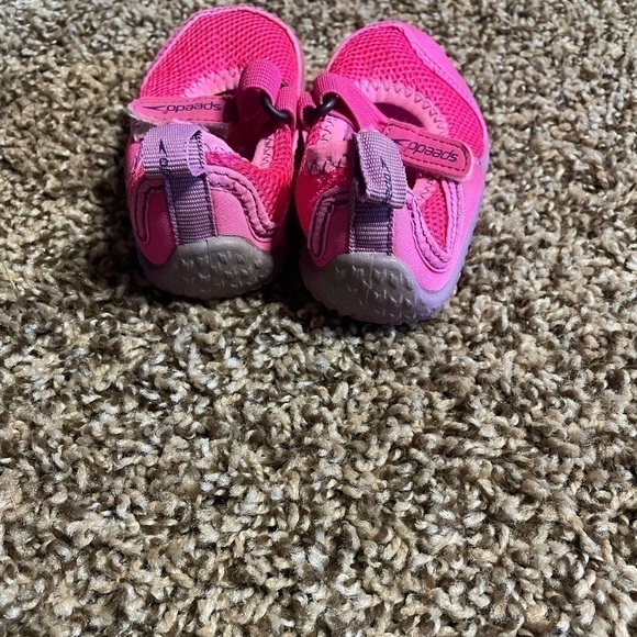 🐶🐶Speedo toddler/little girls size 5/6 (Small) pink water shoes.🐶🐶 - Picture 5 of 6